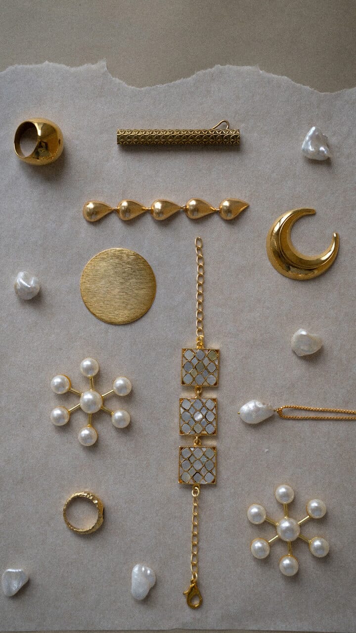 Collection of gold plated and pearl jewellery pieces 