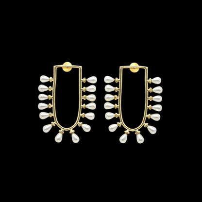 Set of u-shaped pearl earrings