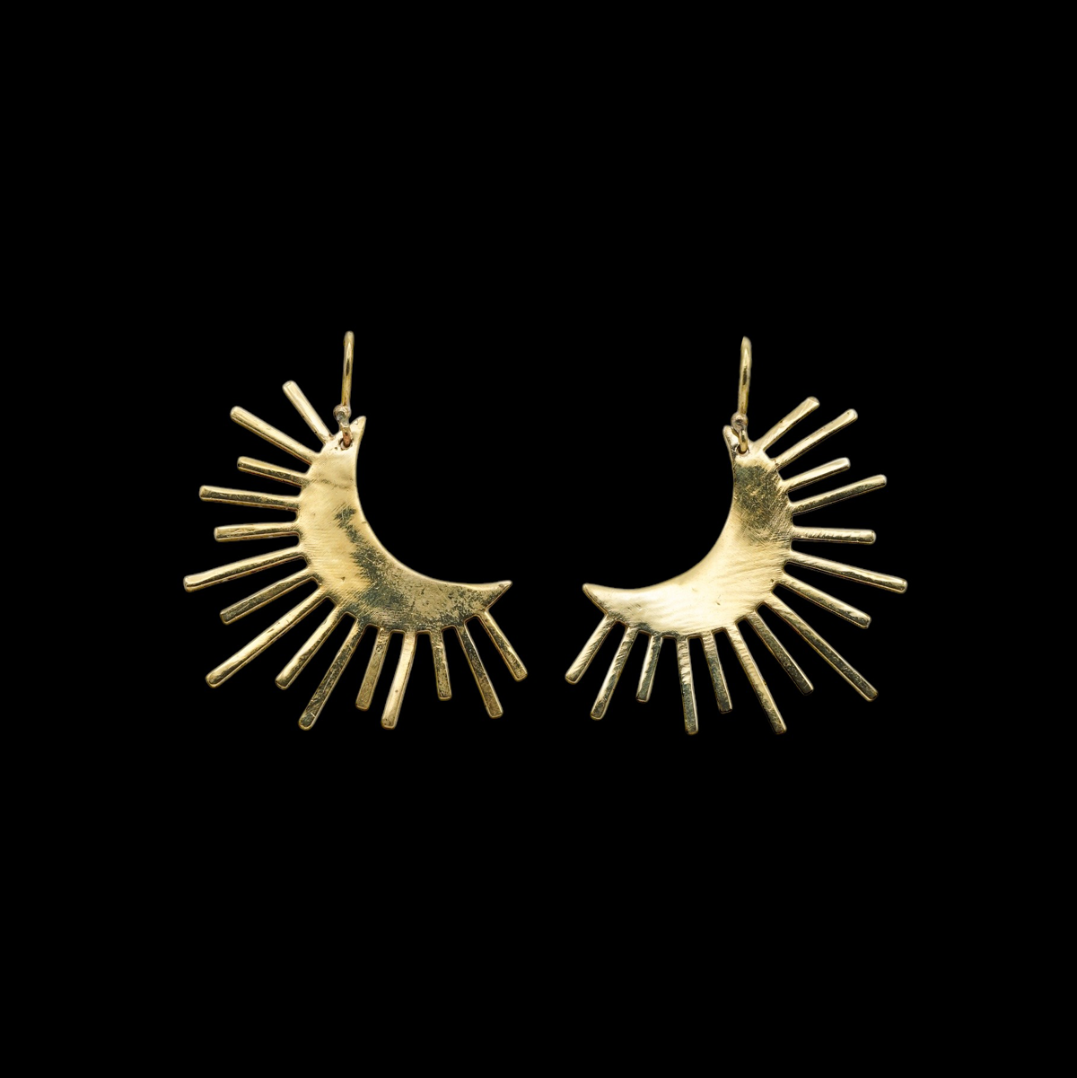 Crescent moon shaped earrings with sun rays